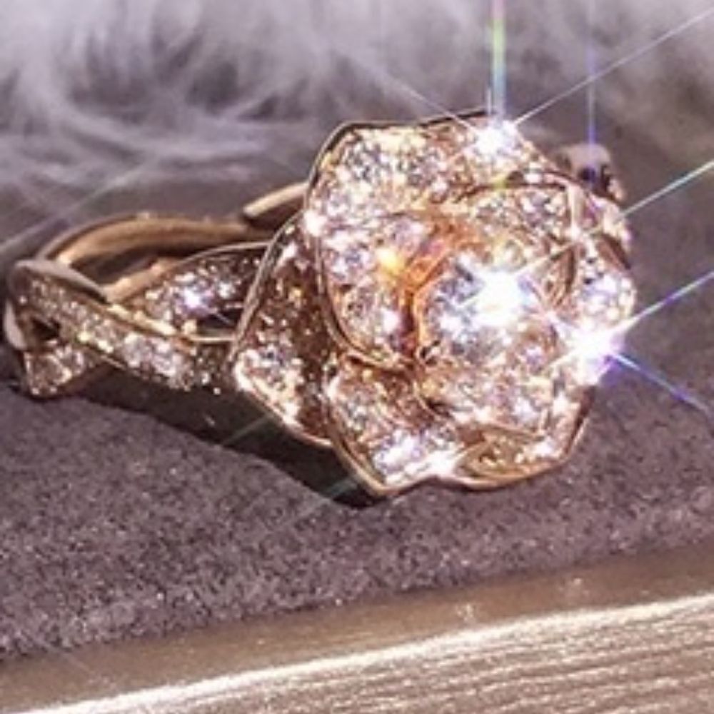 ✨HOST PICK 🍸Elegant RoseGold Tone Rose 🌹 Flower Simualted Zircon 💎 Ring✨